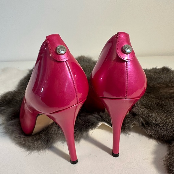 VINTAGE STUART WEITZMAN PINK PATENT LEATHER, PEEP TOE HEELS, SIZE: 7 1/2 - Picture 10 of 11